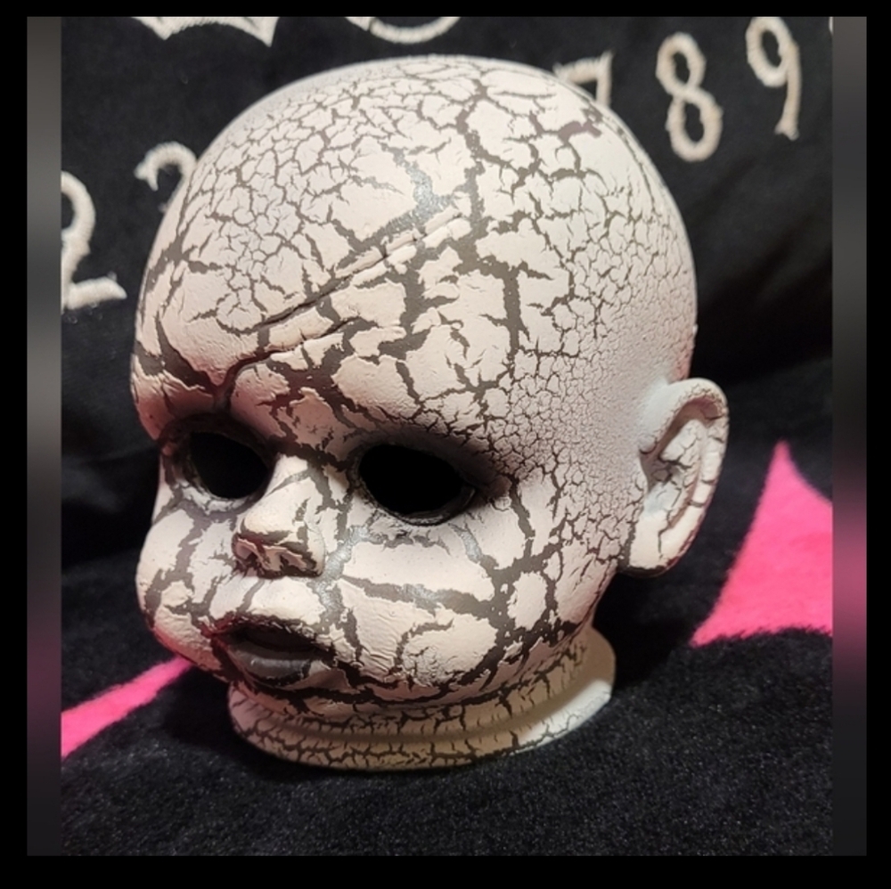 FREE Add On ~ With Bundle !!!  1x Creepy Doll Head